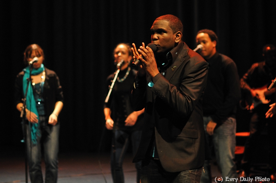 Evry Daily Photo - Telethon Evry 2010 - Concert Evry University Gospel - large - 5244073112.jpg